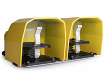 Charger l'image dans la galerie, EMAS PDKA22BB10 guarded double foot switch, 2x 1NO+1NC - additional view